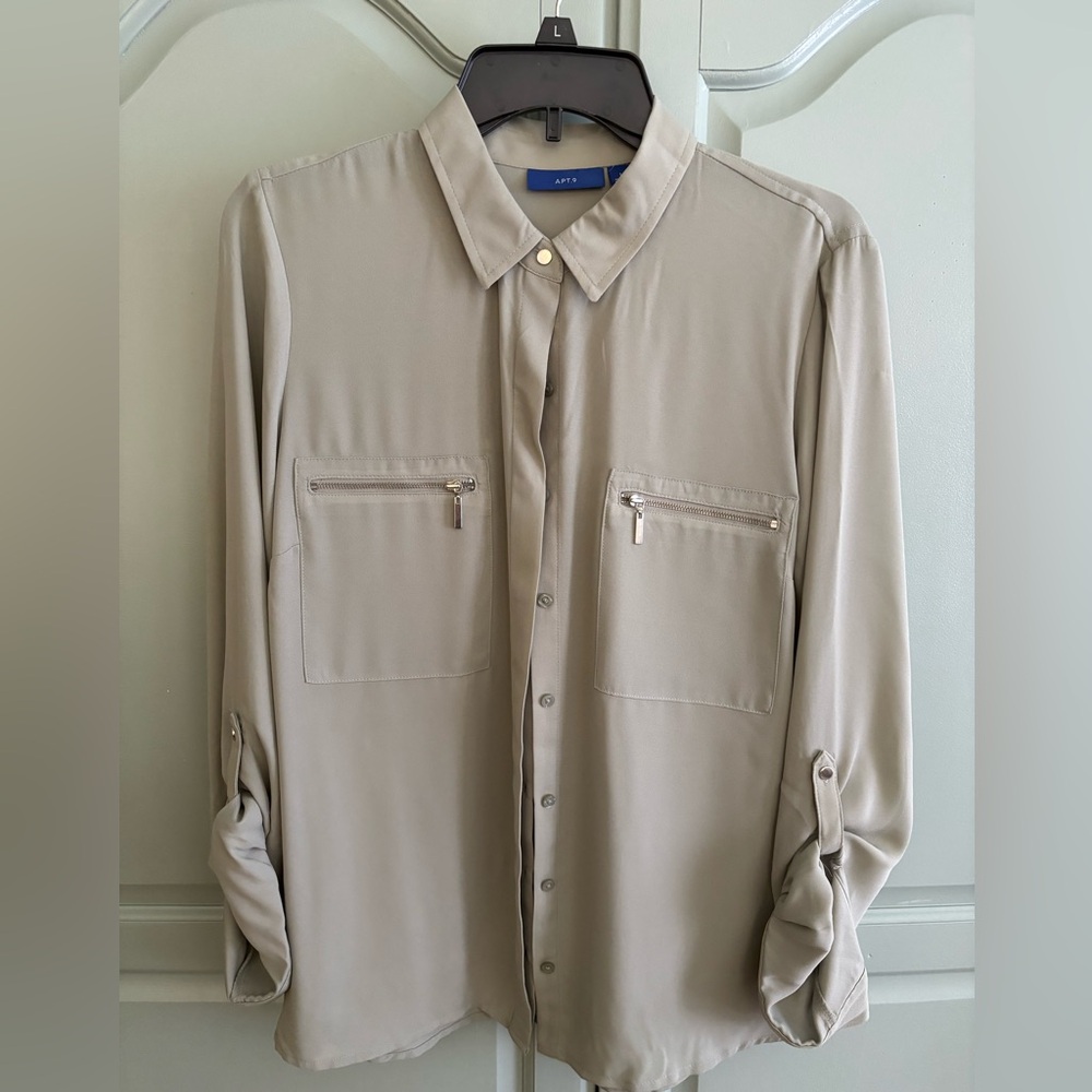 Woman’s blouse apt 9 size large toupe